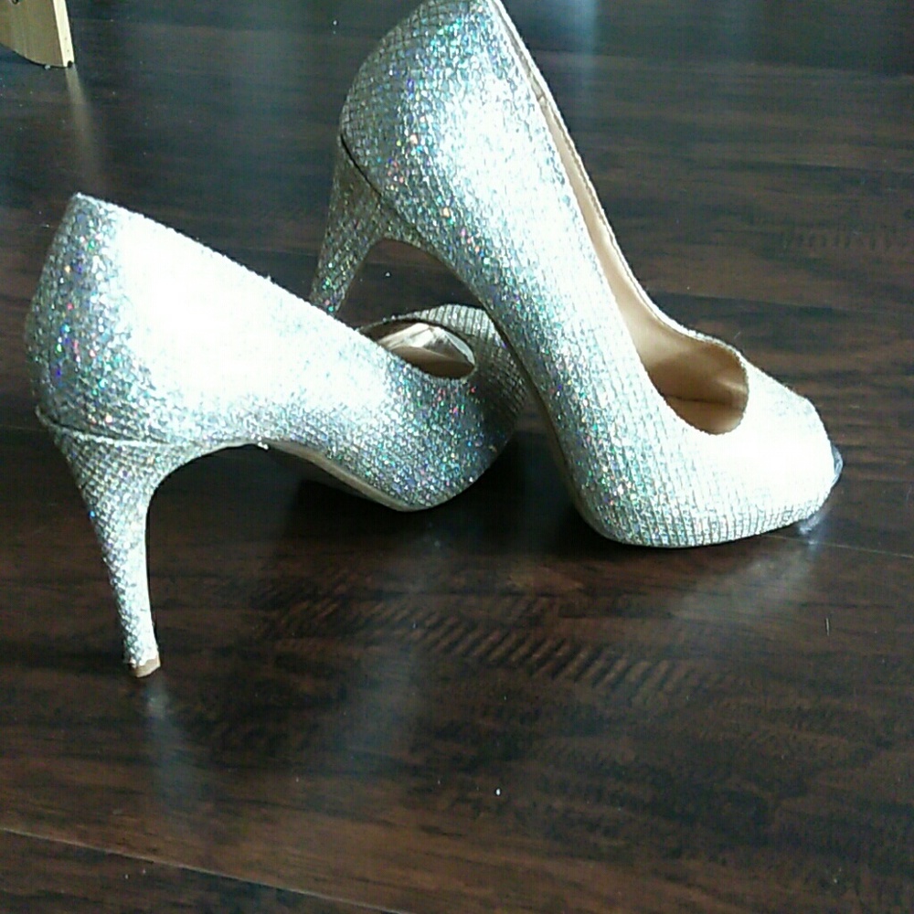 Light gold sequined peep toe heels size 10